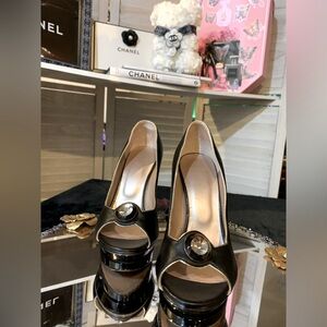 EUC💖VERSACE pumps.